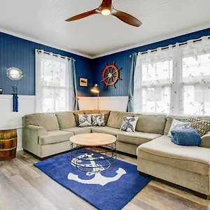  Holiday home New Whaler Inn- Nautical Magic Downtown United States